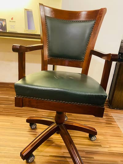 Traditional Leather Executive Chair