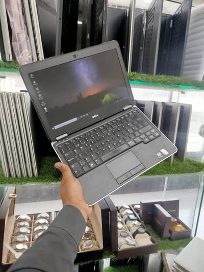 Dell Latitude E7240 | i5 4rt gen | 128GB SSD| 8GB Ram | 12.5' Display
