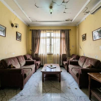 F7 1066 Syd Old House Best Location 4bedroom Drawing and Dining TV Lounge with Servant Quarters Margalla Facing CDA Transfer Near to Markaz and Park Peace Full Location