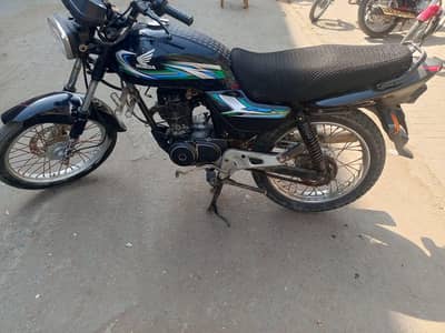 Honda 125 cc deluxe model 2009