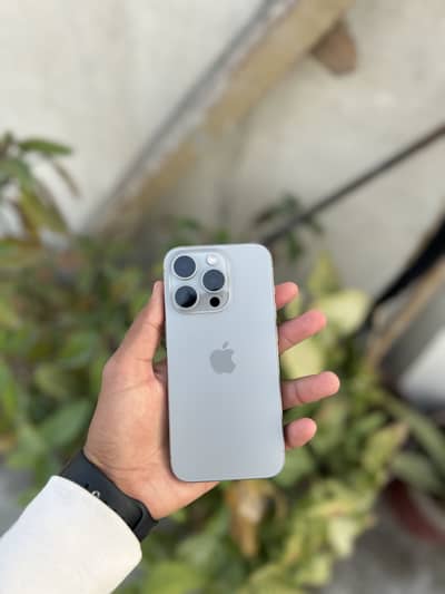 iPhone 15 Pro Natural Titanium