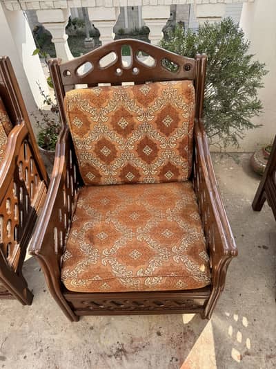 sofa set for sell in very good condition used but it’s 10/10