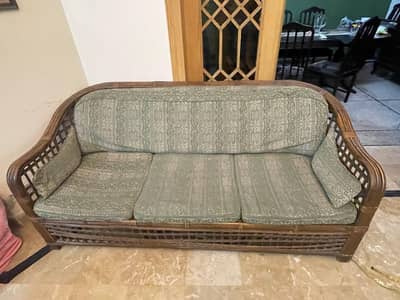 5 Seater Bait Sofa Set for Urgent Sale