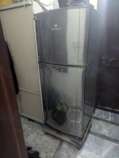 Dawlance fridge full size