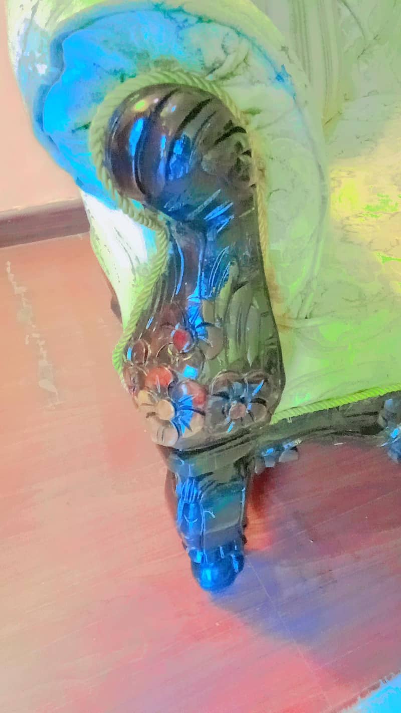 خالص شیشم کی لکڑی کا 5 سیٹر چنیوٹی صوفہ سیٹ بمعہ 2 میزیں (بہترین حالت) 5