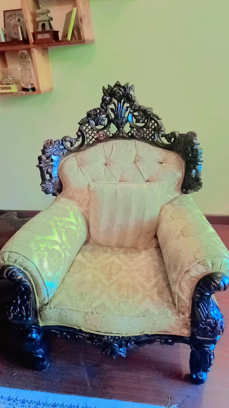 خالص شیشم کی لکڑی کا 5 سیٹر چنیوٹی صوفہ سیٹ بمعہ 2 میزیں (بہترین حالت) 7