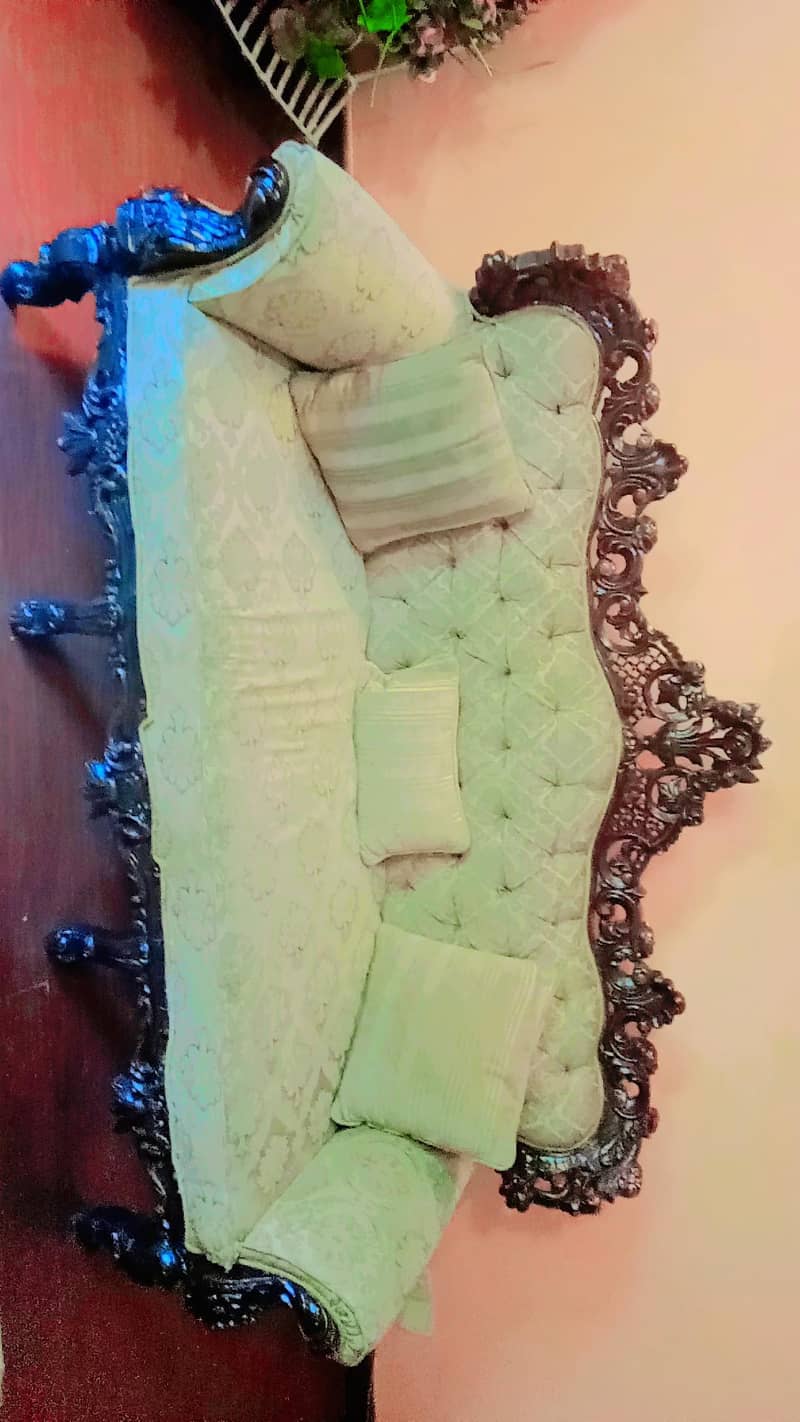 خالص شیشم کی لکڑی کا 5 سیٹر چنیوٹی صوفہ سیٹ بمعہ 2 میزیں (بہترین حالت) 9