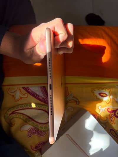 just like new rose gold i pad 7 128 gb with orignal box chargers ever