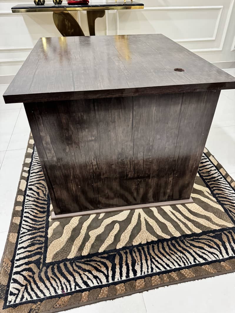 Computer table for work 2