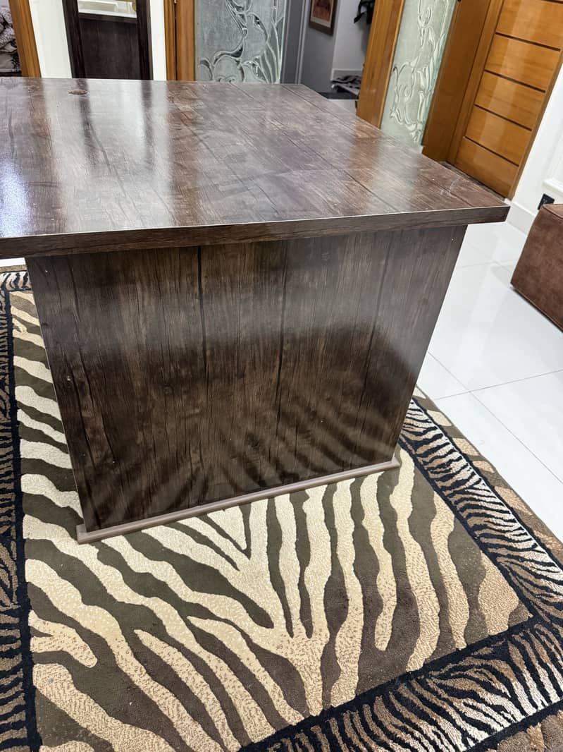 Computer table for work 3