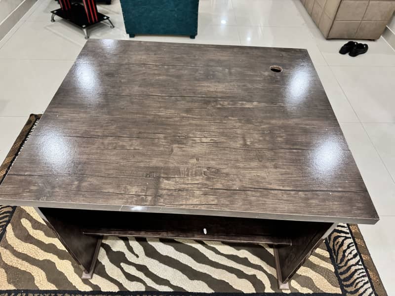 Computer table for work 4