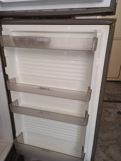 Urgent Sale – Dawlance Double Door Fridge (Compressor Issue)