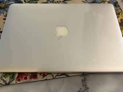 MacBook Pro 2015 8 gb 500 gb storage