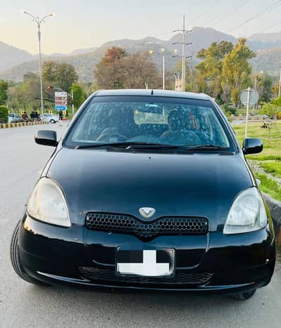 Black Toyota Vitz 1000 CC. 1999 model 2006 import.
