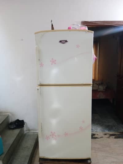 Haier Refrigerator HRF-340M (220V / 180W) for Sale in Lahore