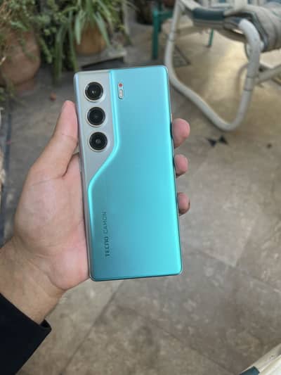 Tecno camon 40 pro