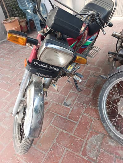 Honda CD 70 2017 model in new lush condition