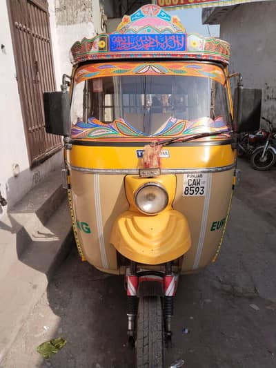 TEZ Raftar CNG rickshaw