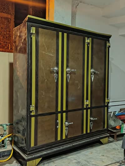 HEAVY GUAGE STEEL ALMIRAH