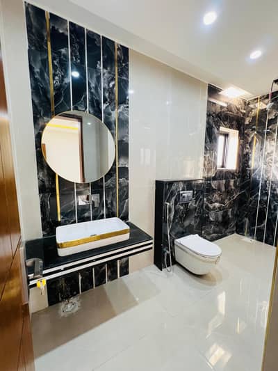 Prime Location 10 Marla House Situated In DHA Phase 1 - Sector B1 For Sale