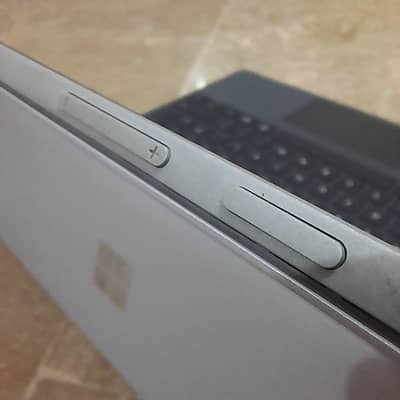 256GB Microsoft Surface pro 5 Touch Screen 4K Supported display