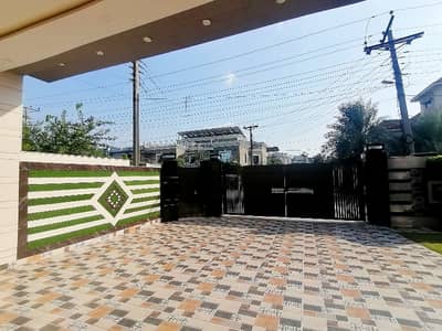 22 MARLA BRAND NEW HOSUE AVAILABLE FOR SALE IN VALENCIA TOWN LAHORE