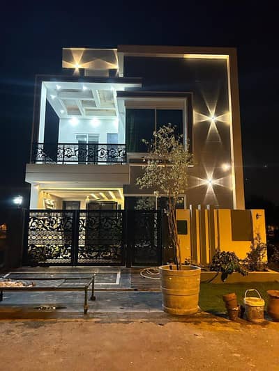 I SELL 5 MARLA SLIGHTLY USED HOUSE IN BAHRIA ORCHARD LAHORE. PHASE 2