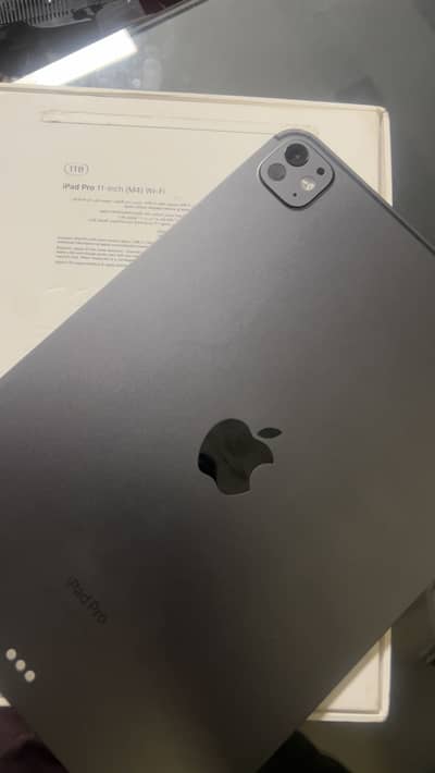 Ipad pro m4 1TB Nano Glass under Apple Warranty