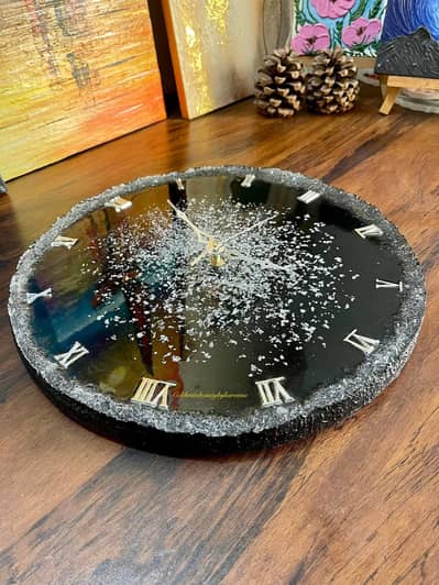 16” Black Resin Wall Clock – Modern Large Decorative Wall Art