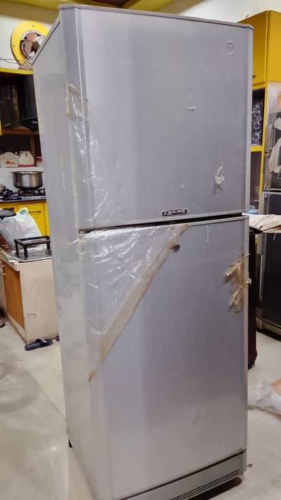 pel friged slidely use colour grey silver.