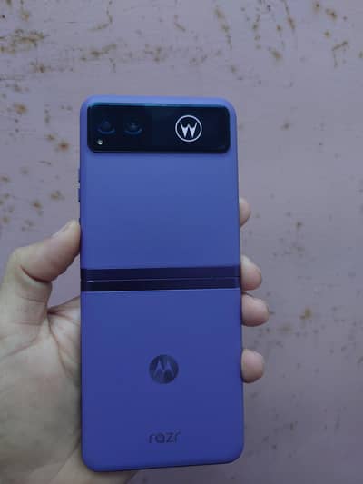 moto razar 40 8gb 128gb sim lock. all ok. seald.