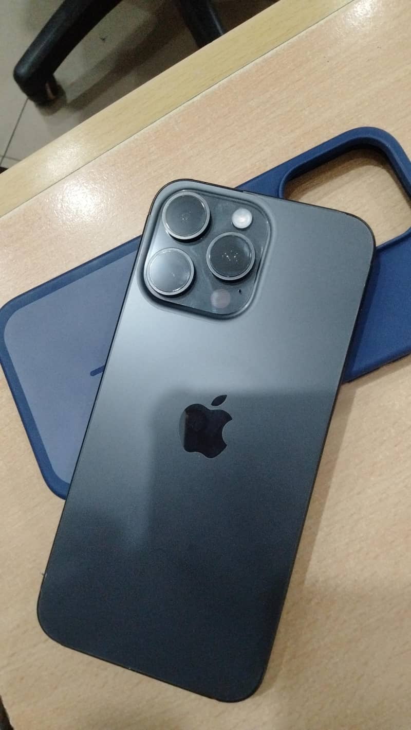 Apple iphone 15 pro Max -100  battery health, 53 cycle -like new 0