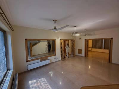 Investor Alert F8 Size 80 * 60 533 Square Yead Liviable House 6 Bedrooms with Attached Bathroom Drawing and Dining TV Lounge Kitchen