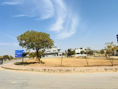 10 Marla Residential Plot No 122 Street 4 Very Near To Main Expressway Available For Sale At Very Reasonable Price