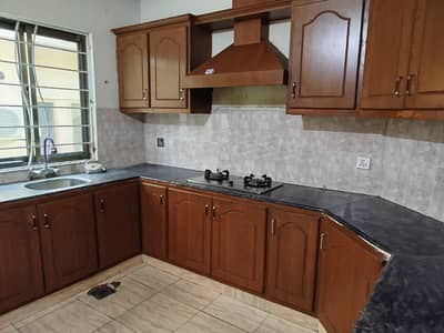 10 marla upper portion available for rent in bahria town phase 4