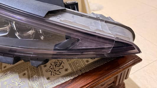 Hyundai Elantra Right side LED-Headlight Original (slightly damaged)