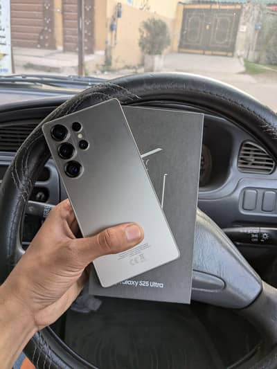 samsung galaxy s25 ultra with box 12/256gb