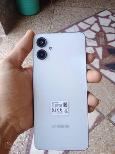 full pack phone 10/10 condition ram/memory 6/128,