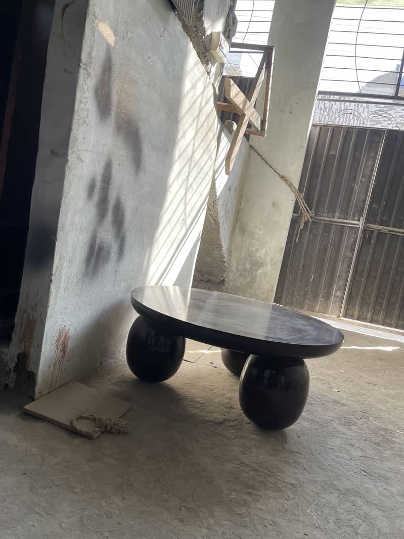 Round Canter table 1