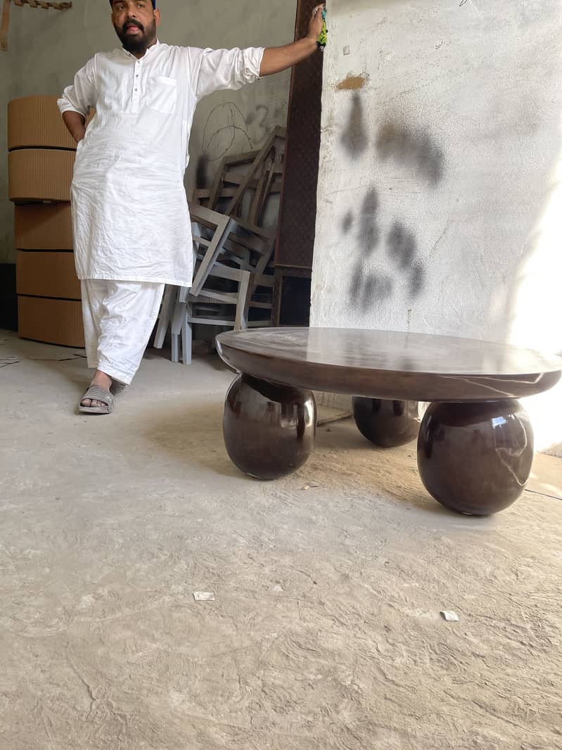 Round Canter table 2