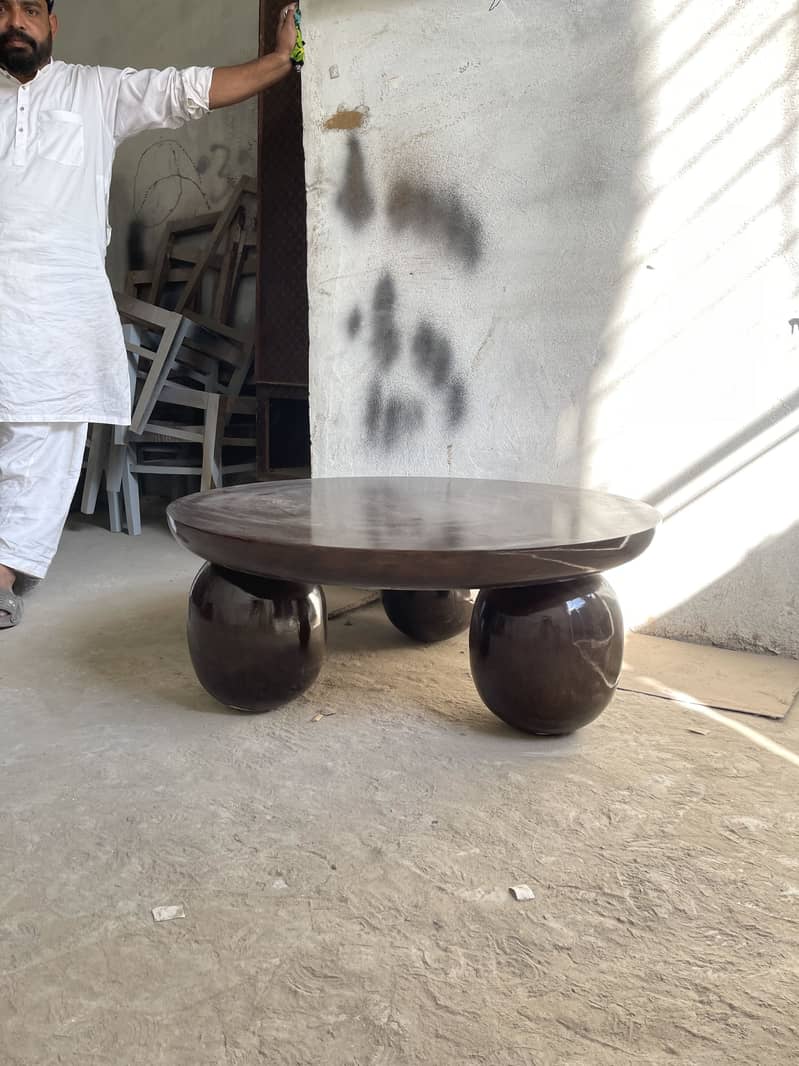 Round Canter table 3