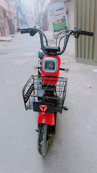 Electric scooty Yadea Company