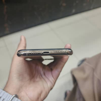 iphone 11 pro max  factory unlocked 