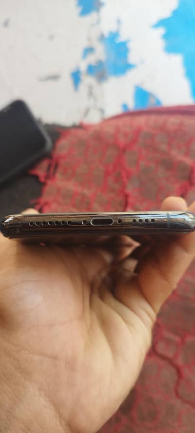 i phone 11 pro max  10by 9 c all ok hn