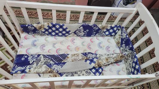 Baby cot / crib / bed