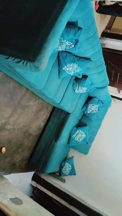 6 seat with 6 cousin velvet making fabric condition 10/10