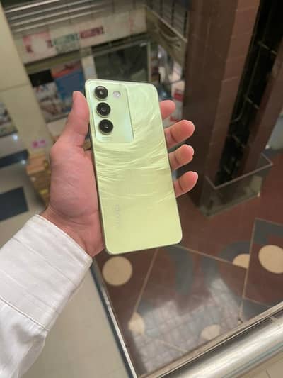 Vivo Y100 – 8+8GB RAM | 256GB Storage | Complete Box | 10/10 Condition