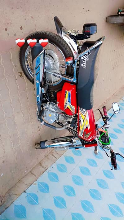 Honda 125 colour Red