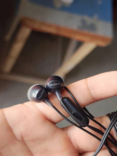 sony earphones vitnam made