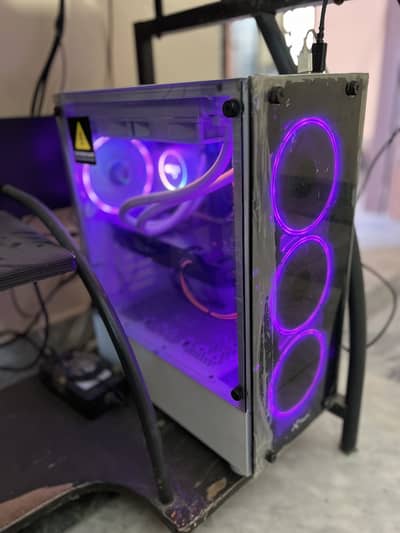 White Gaming Case 4 RGB Fans ke sath